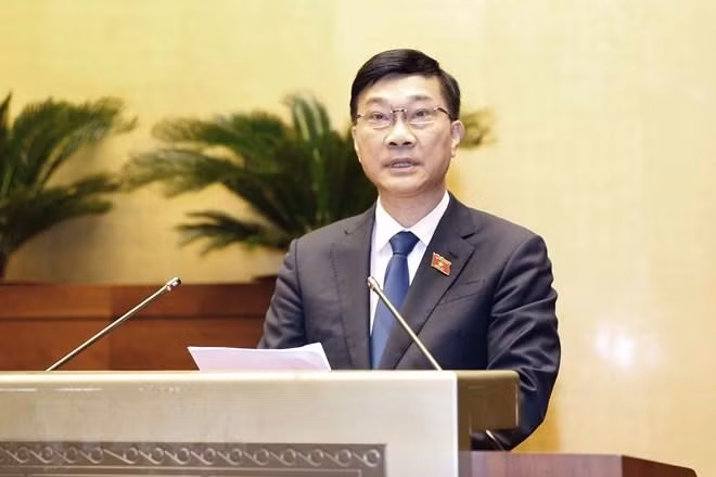 Chủ nhiệm Ủy ban Kinh tế của Quốc hội Vũ Hồng Thanh trình bày Báo cáo thẩm tra đánh giá kết quả thực hiện kế hoạch phát triển kinh tế-xã hội năm 2021; dự kiến kế hoạch phát triển kinh tế-xã hội năm 2022. (Ảnh: Doãn Tấn/TTXVN)