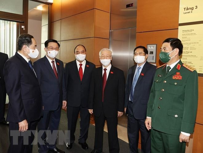 Tổng Bí thư Nguyễn Phú Trọng với các lãnh đạo Đảng, Nhà nước tại Phiên khai mạc Kỳ họp thứ hai, Quốc hội khóa XV . (Ảnh: Trí Dũng/TTXVN)