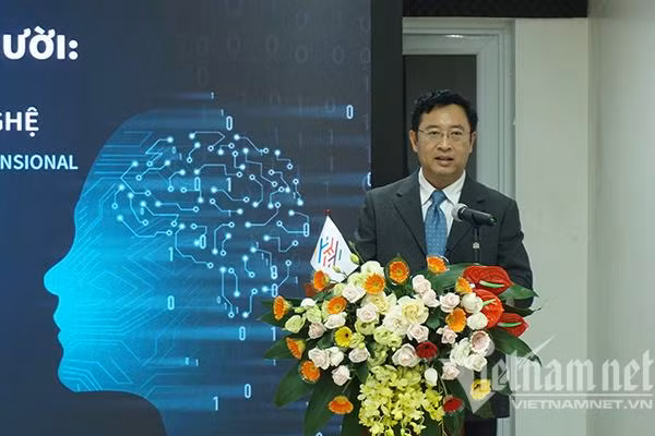 Ông Phạm Hồng Quất - Cục trưởng Cục Phát triển Thị trường và Doanh nghiệp Khoa học và Công nghệ gợi mở về việc liệu có nên hình thành thiết chế pháp luật cho một xã hội trí tuệ nhân tạo trong tương lai.