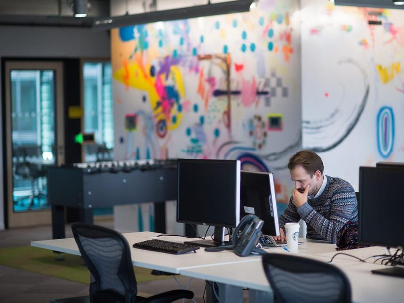 Ngay cả những nhân viên làm việc trực tiếp tại trụ sở Facebook cũng gặp khó khăn khi truy cập vào hệ thống. Ảnh: Getty Images.