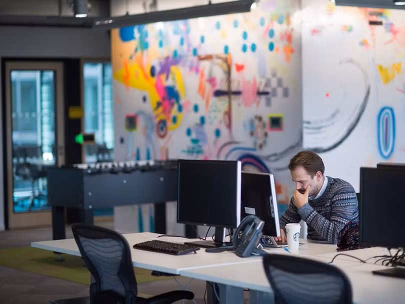 Ngay cả những nhân viên làm việc trực tiếp tại trụ sở Facebook cũng gặp khó khăn khi truy cập vào hệ thống. Ảnh: Getty Images. Ngay cả những nhân viên làm việc trực tiếp tại trụ sở Facebook cũng gặp khó khăn khi truy cập vào hệ thống. Ảnh: Getty Images.