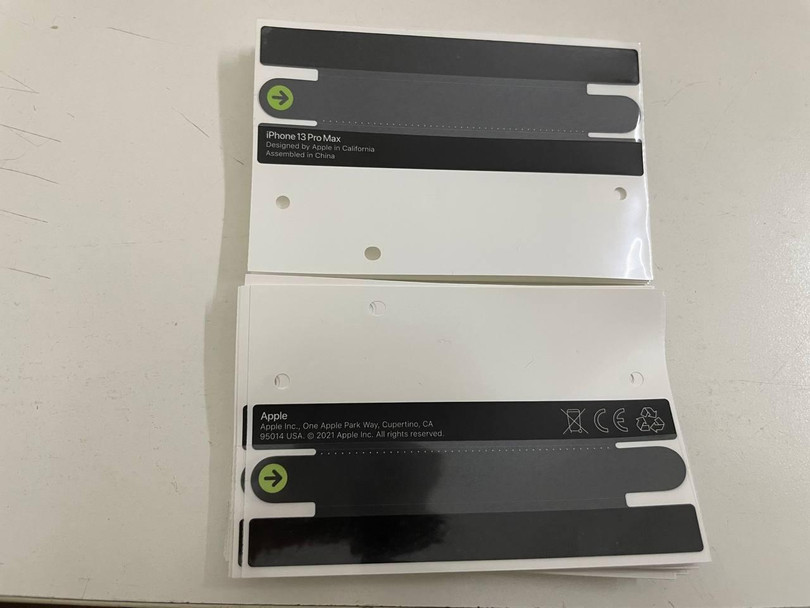 Tem niêm phong dán bên ngoài hộp iPhone 13 được làm giả, chào giá 20.000 đống/tem tại Việt Nam. Ảnh: (N.H) Tem niêm phong dán bên ngoài hộp iPhone 13 được làm giả, chào giá 20.000 đống/tem tại Việt Nam. Ảnh: (N.H)