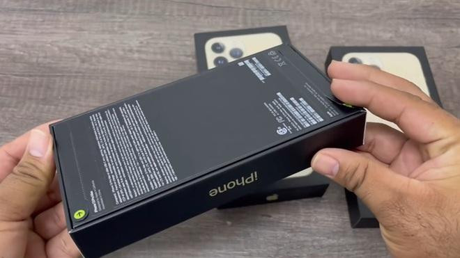 Do tình trạng khan hàng, iPhone 13 đã bị thổi giá lên vài triệu đồng tại thị trường "chợ đen".