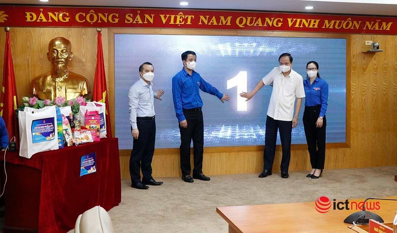 Các đại biểu thực hiện nghi thức ra mắt chương trình “Siêu thị trực tuyến 0 đồng”. Các đại biểu thực hiện nghi thức ra mắt chương trình “Siêu thị trực tuyến 0 đồng”.