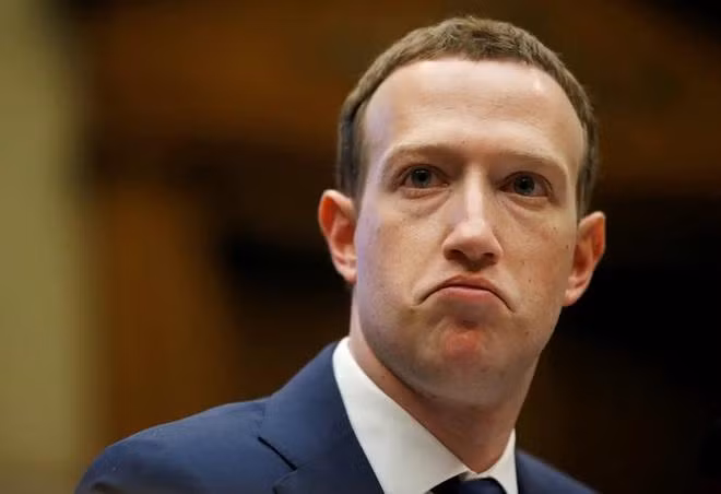 Vụ bê bối Cambridge Analytica xảy ra từ năm 2015 nhưng đến nay vẫn khiến Mark Zuckerberg phải "đau đầu" (Ảnh: Getty).
