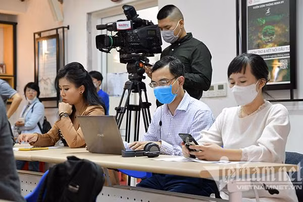 Hội thảo “Trí tuệ nhân tạo và con người: những tác động đa chiều của một cuộc cách mạng công nghệ”.