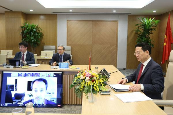 Bộ trưởng Bộ TT&TT Nguyễn Mạnh Hùng dự phiên Hội nghị cấp Bộ trưởng vào tối 14/10. (Ảnh: Lê Anh Dũng) Bộ trưởng Bộ TT&TT Nguyễn Mạnh Hùng dự phiên Hội nghị cấp Bộ trưởng vào tối 14/10. (Ảnh: Lê Anh Dũng)