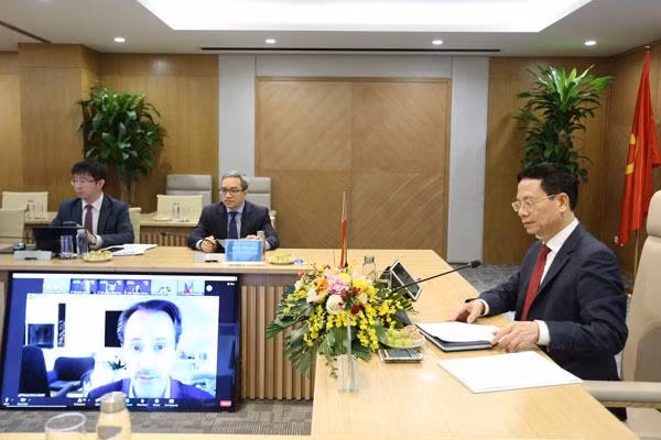 Bộ trưởng Bộ TT&TT Nguyễn Mạnh Hùng dự phiên Hội nghị cấp Bộ trưởng vào tối 14/10. (Ảnh: Lê Anh Dũng)