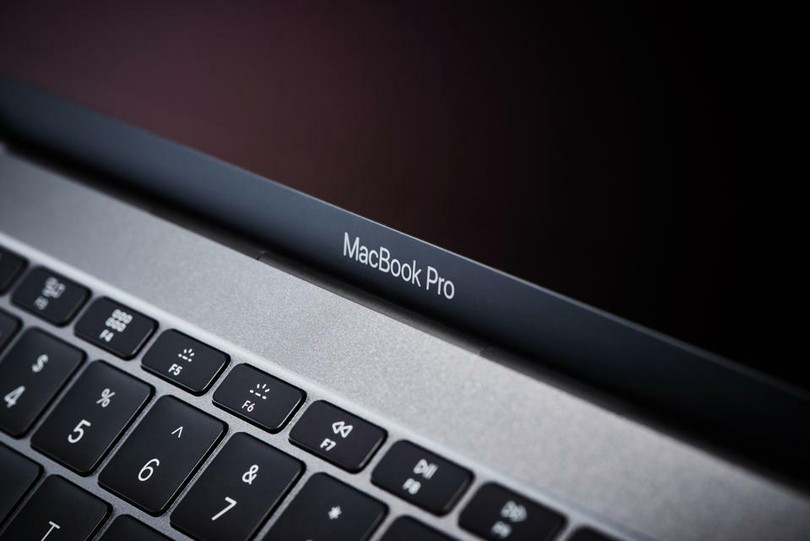 Apple MacBook Pro 13 inch 2GHz, chụp ngày 10/11/2016