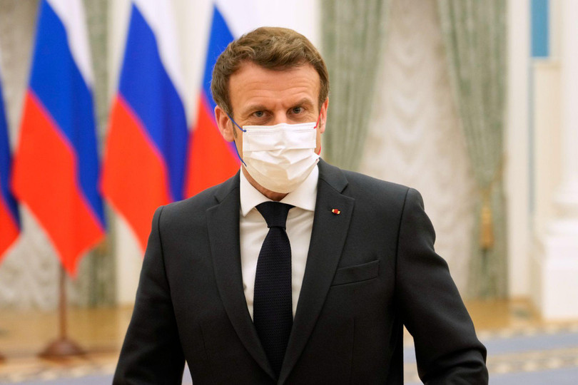 Tổng thống Macron từ chối xét nghiệm SARS-CoV-2 vì không muốn Nga có được DNA của mình (Ảnh: AP).