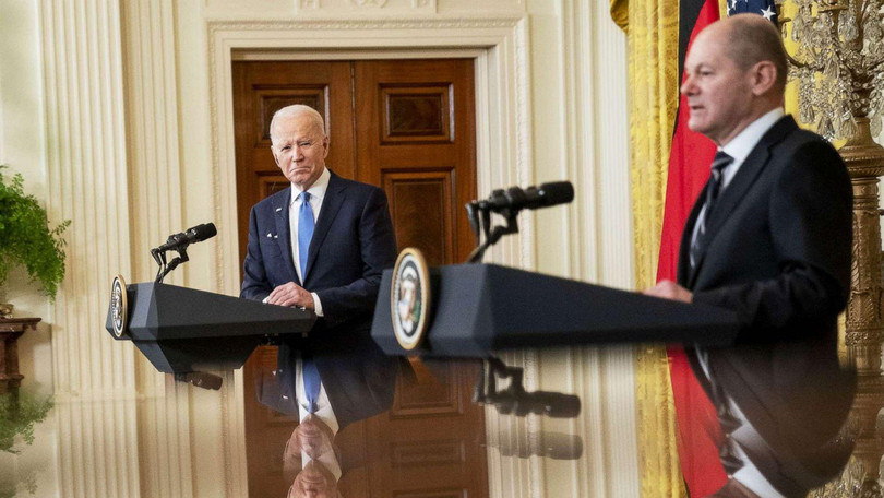 Thủ tướng Đức Olaf Scholz gặp Tổng thống Mỹ Joe Biden tại Washington hôm 7/2 (Ảnh: The Guardian).