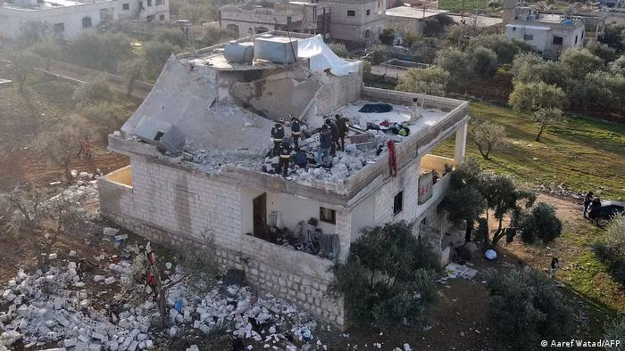 Ngôi nhà nơi Abu Ibrahim al-Hashimi al-Qurayshi ẩn náu bị phá hủy (Ảnh: AFP).