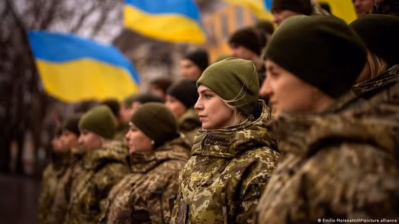 Dân chúng Ukraine biểu tình ở Kiev trong "Ngày đoàn kết" 16/2 (Ảnh: Deutsche Welle).