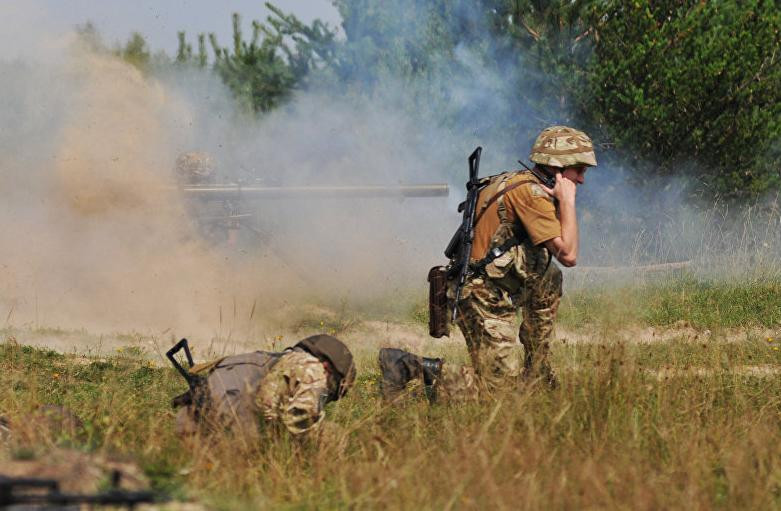 Quân Chính phủ Ukraine tấn công lực lượng ly khai miền đông (Ảnh: QQ).