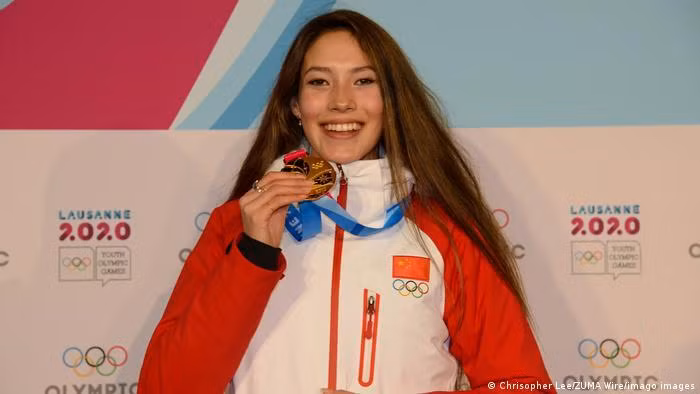 Cốc Ái Lăng, tuyển thủ trượt tuyết Mỹ nhập tịch đang trở thành con cưng của truyền thông Trung Quốc (Ảnh: Deutsche Welle).