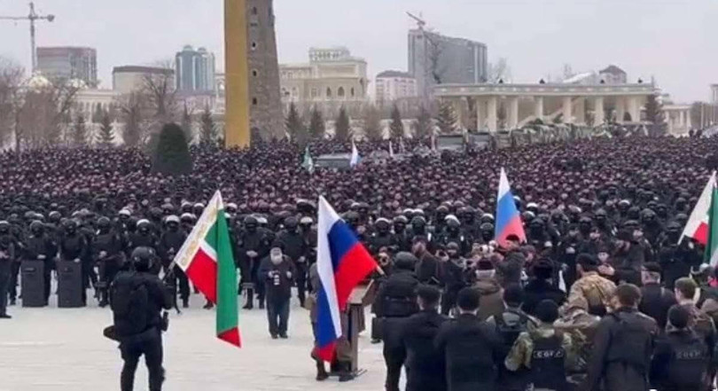 12 ngàn người Chechnya tham gia lễ tuyên thệ xuất quân tham chiến cùng Nga (Ảnh: Sohu).