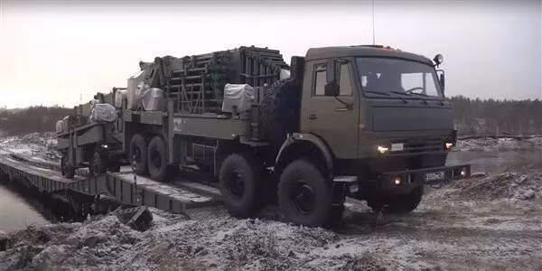 Hệ thống "Murmansk-BN" phải di chuyển bằng xe tải hạng nặng (Ảnh: LTN). Hệ thống "Murmansk-BN" phải di chuyển bằng xe tải hạng nặng (Ảnh: LTN).