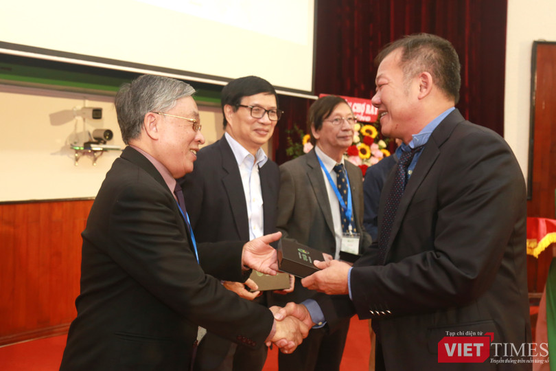 VT_ MR Q và Hung.JPG