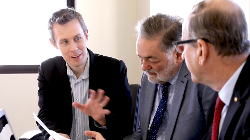 GS Greg Fox and GS Guy Marks - Nghiên cứu viên quốc tế của Nghiên cứu VQUIN.png