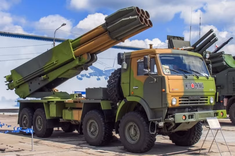 Hệ thống pháo phản lực phóng loạt Sarma MLRS vừa ra mắt. Ảnh: Wforum.