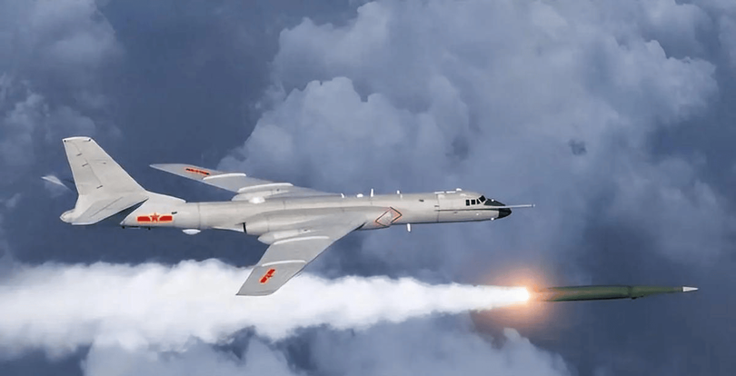 Máy bay H-6N phóng tên lửa Jinglei-1. Ảnh: 6park.