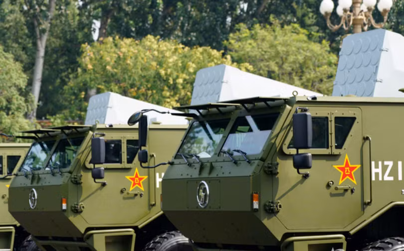 Xe chở hệ thống HQ-10A tham gia duyệt binh. Ảnh: QQnews.