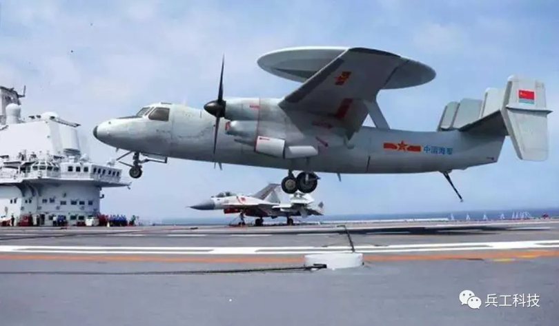Máy bay báo động sớm và chỉ huy trên không KJ-600 trên boong tàu Phúc Kiến cùng tiêm kích J-15. Ảnh: Sohu.