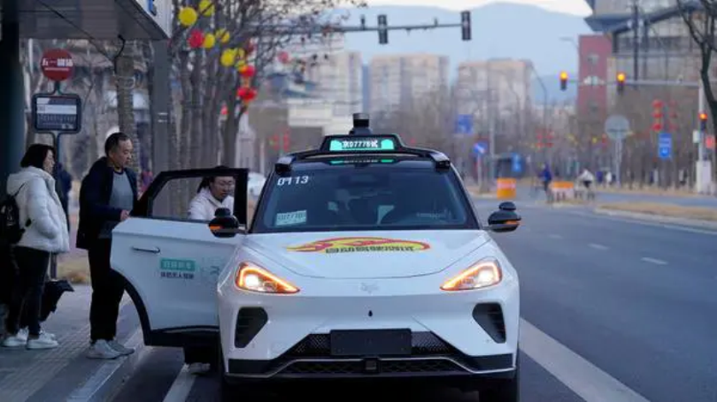 Robotaxi don khach.png