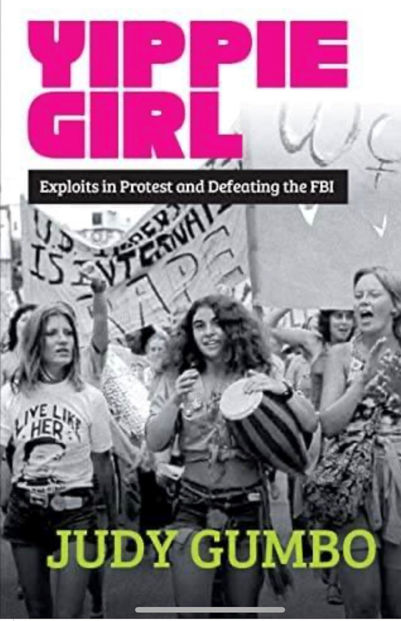 (Bài 5) (Bìa sách Cô gái Hip-pi) từ trái sang phải là Nancy Kurshan, Judy Gumbo và Genie Plamondon dẫn đầu đoàn biểu tình chống chiến tranh Việt Nam, năm 1971.jpg