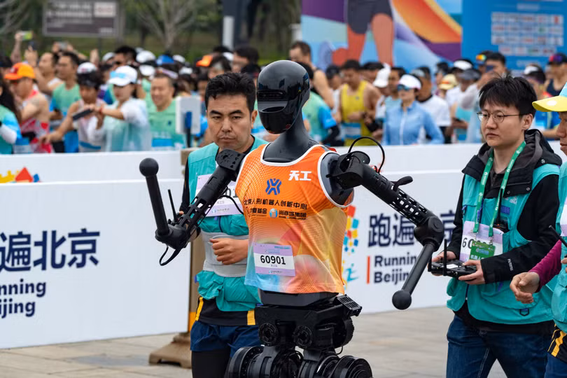 Robot chay ban marathon.jpg