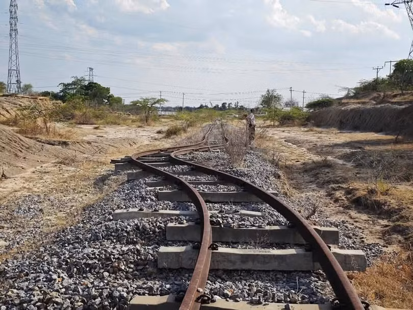 Vet nut uon cong duong ray.jpeg