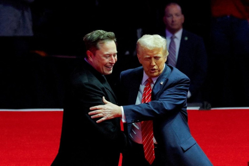 Musk duoc long Trump.jpg