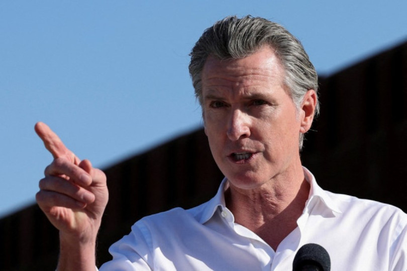 Thống đốc bang California Gavin Newsom quyết định khởi kiện chính quyền liên bang của ông Trump về chính sách thuế quan. Ảnh: Reuters.