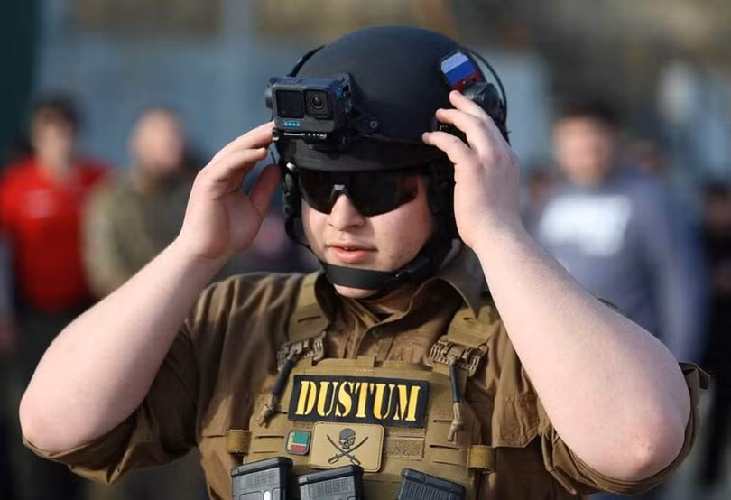 Adam Kadyrov, được trao chức "Người quản lý" Bộ Nội vụ Chechnya khi 17 tuổi. Ảnh: LTN.