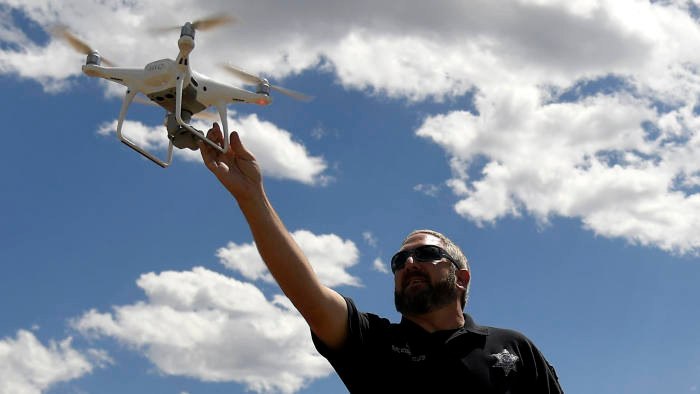 Các quan chức Mỹ đang cảnh báo rằng những hình ảnh được chụp từ camera trên máy bay không người lái có nguồn gốc Trung Quốc có thể bị Bắc Kinh truy cập trái phép. Ảnh: Financial Times