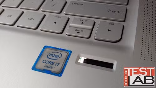 Cảm biến vân tay tích hợp có độ nhạy cao. Cảm biến vân tay tích hợp có độ nhạy cao.