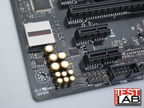 Chip âm thanh SupremeFX với dàn tụ chất lượng cao. Bên cạnh đó là chip nhỏ giữ chức năng Headphone AMP. Công nghệ đi kèm Sonic Radar II cho âm thanh trung thực hơn.