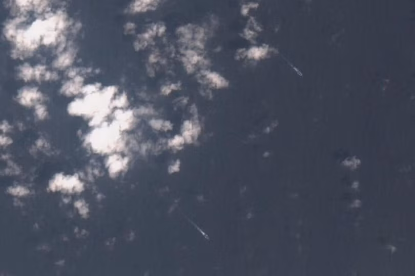 Ảnh vệ tinh chụp biên đội tàu Liêu Ninh hôm 4/4 (Ảnh: Đa Chiều).