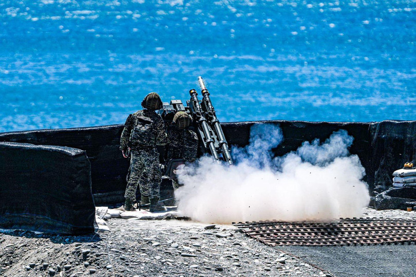 Lính Đài Loan đóng ở đảo Đông Sa diễn tập phòng không (Ảnh: Dwnews).