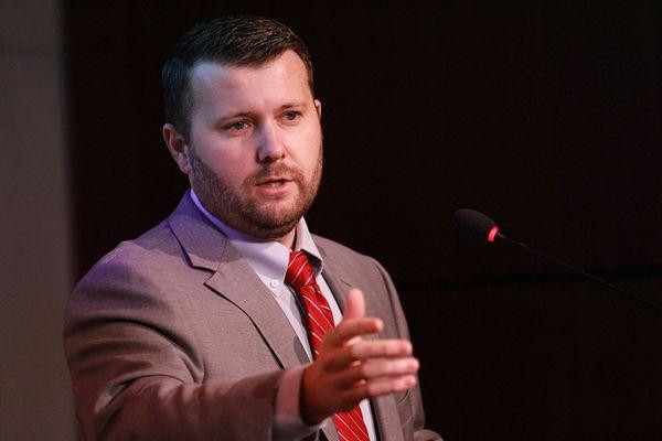 Greg Poling, người đứng đầu Sáng kiến Minh bạch Hàng hải Châu Á: thủ đoạn của Trung Quốc rất nham hiểm (Ảnh: The Diplomat). Greg Poling, người đứng đầu Sáng kiến Minh bạch Hàng hải Châu Á: thủ đoạn của Trung Quốc rất nham hiểm (Ảnh: The Diplomat).