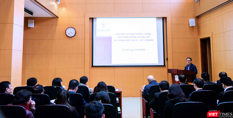 GS.TS. Tạ Thành Văn – Hiệu trưởng Trường Đại học Y Hà Nội chủ cuộc họp Ban Chỉ đạo phòng, chống dịch Corona để triển khai kế hoạch