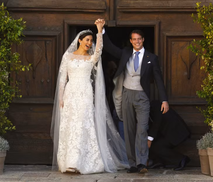 Trầm trồ trước những bộ váy cưới hoàng gia đẹp nhất mọi thế kỷ ảnh 12