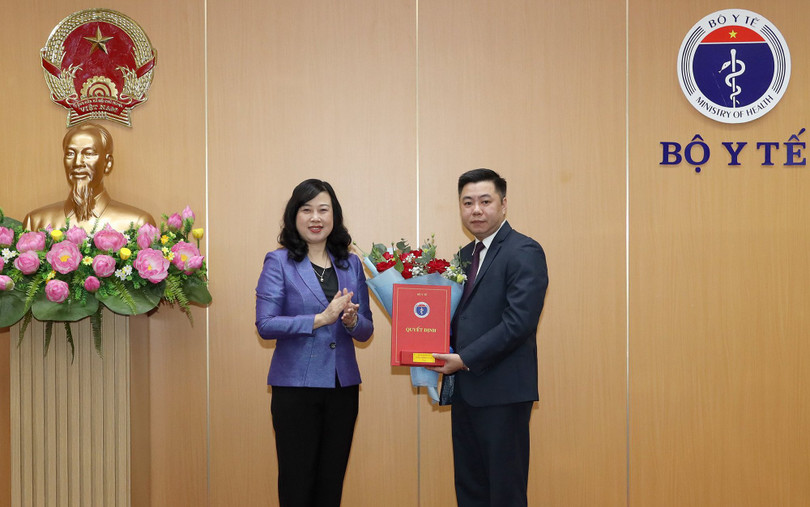 Bộ trưởng Đào Hồng Lan trao quyết định bổ nhiệm ông Lại Vũ Kim làm Phó Chánh văn phòng Ban Cán sự Đảng kiêm Thư ký Ban Cán sự Đảng Bộ Y tế