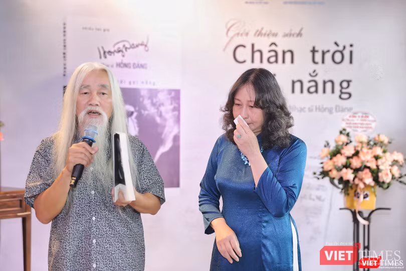 Bà Lê Anh Thúy - vợ cố nhạc sĩ Hồng Đăng - xúc động nhắc về những ký ức của nhạc sĩ Bà Lê Anh Thúy - vợ cố nhạc sĩ Hồng Đăng - xúc động nhắc về những ký ức của nhạc sĩ