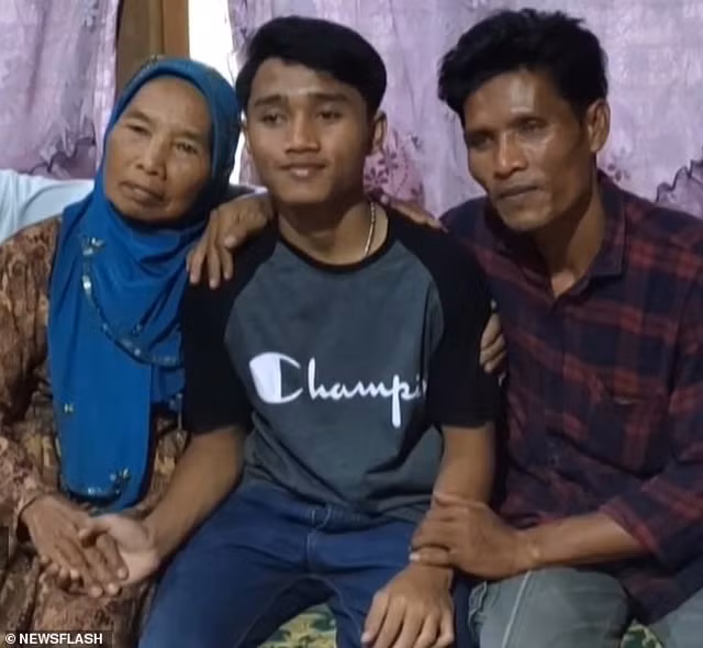 Ervan Wahyu Anjasworo đoàn tụ cùng cha mẹ sau 12 năm xa cách