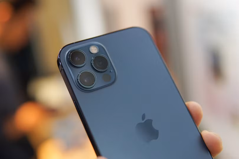 Loạn giá iPhone 12 và 12 Pro