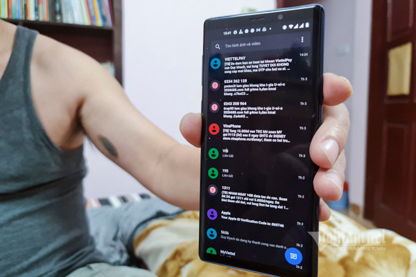 Dù đã đăng ký vào Danh sách không quảng cáo, nhiều người dùng di động vẫn nhẫn được tin nhắn rác từ cả nhà mạng và các số máy không rõ thông tin. Ảnh: Trọng Đạt