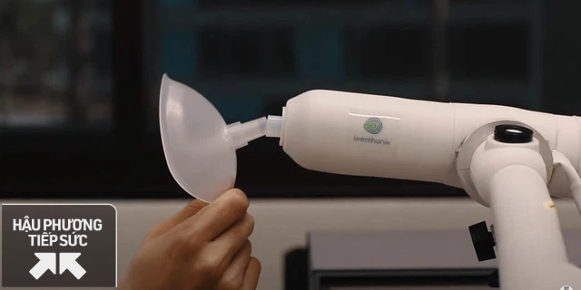 Thiết bị xét nghiệm COVID-19 bằng hơi thở “BreFence Go COVID-19 Breath Test System”. Ảnh: Straits Times.