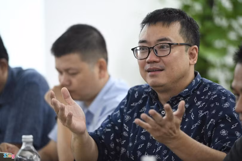 Ông Nguyễn Cảnh Bình - Chủ tịch AlphaBooks - tại buổi thảo luận. Ảnh: Thạch Thảo.