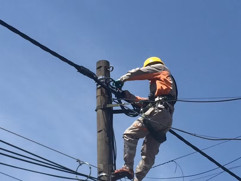 Luôn đảm bảo ATLĐ, trang thiết bị bảo hộ đầy đủ, thao tác chuẩn cho công việc. Luôn đảm bảo ATLĐ, trang thiết bị bảo hộ đầy đủ, thao tác chuẩn cho công việc.